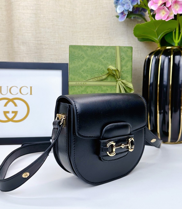 激安グッチバッグコピー背面デザイン